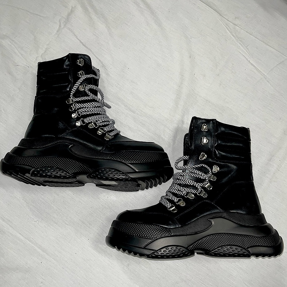 💜 NEW SALE! NEW LA MODA UK BOOTS!! 🖤🖤🖤